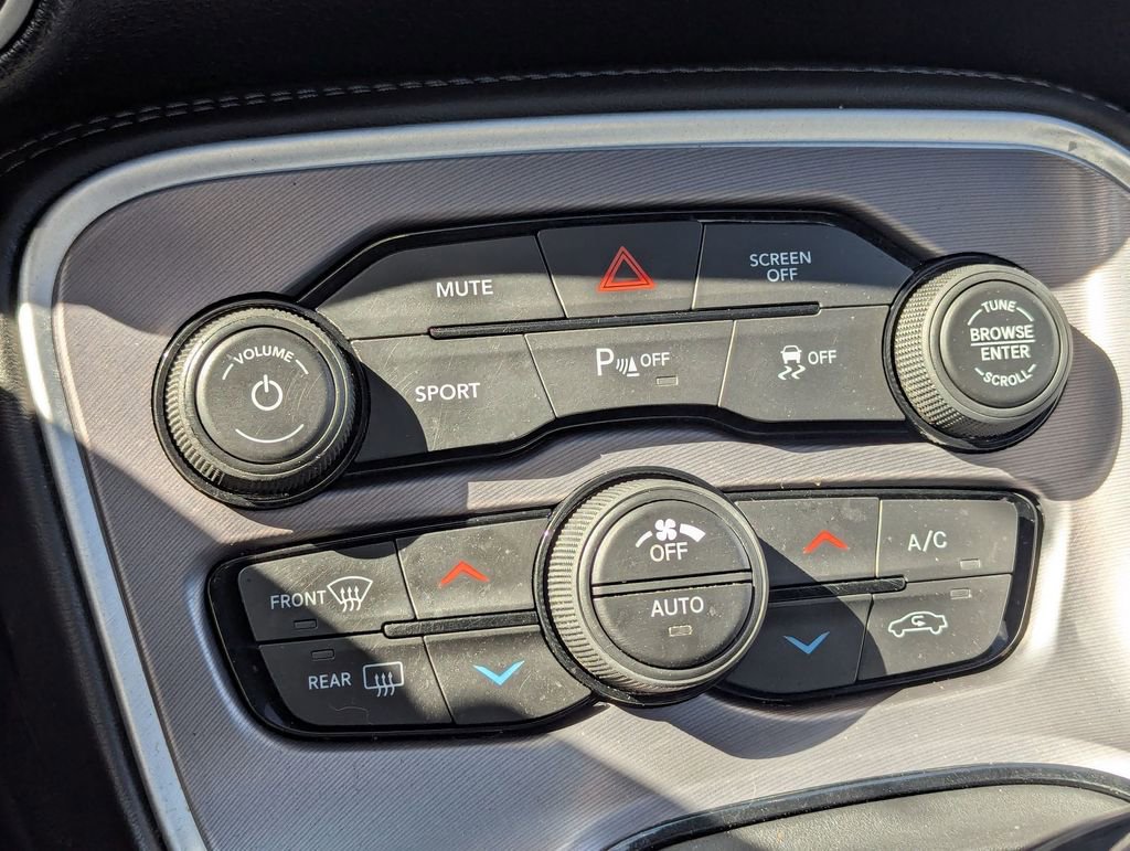 Used 2019 Dodge Challenger SXT w/ Driver Convenience Group RWD image 20