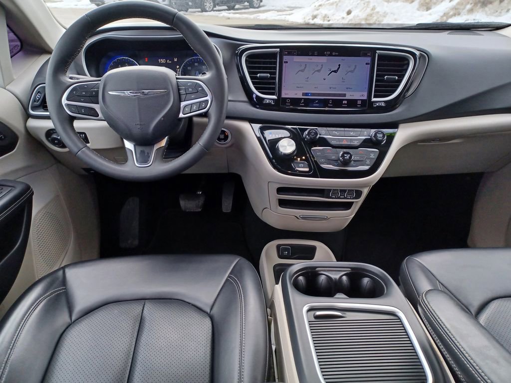 Used 2023 Chrysler Pacifica Touring-L FWD image 26