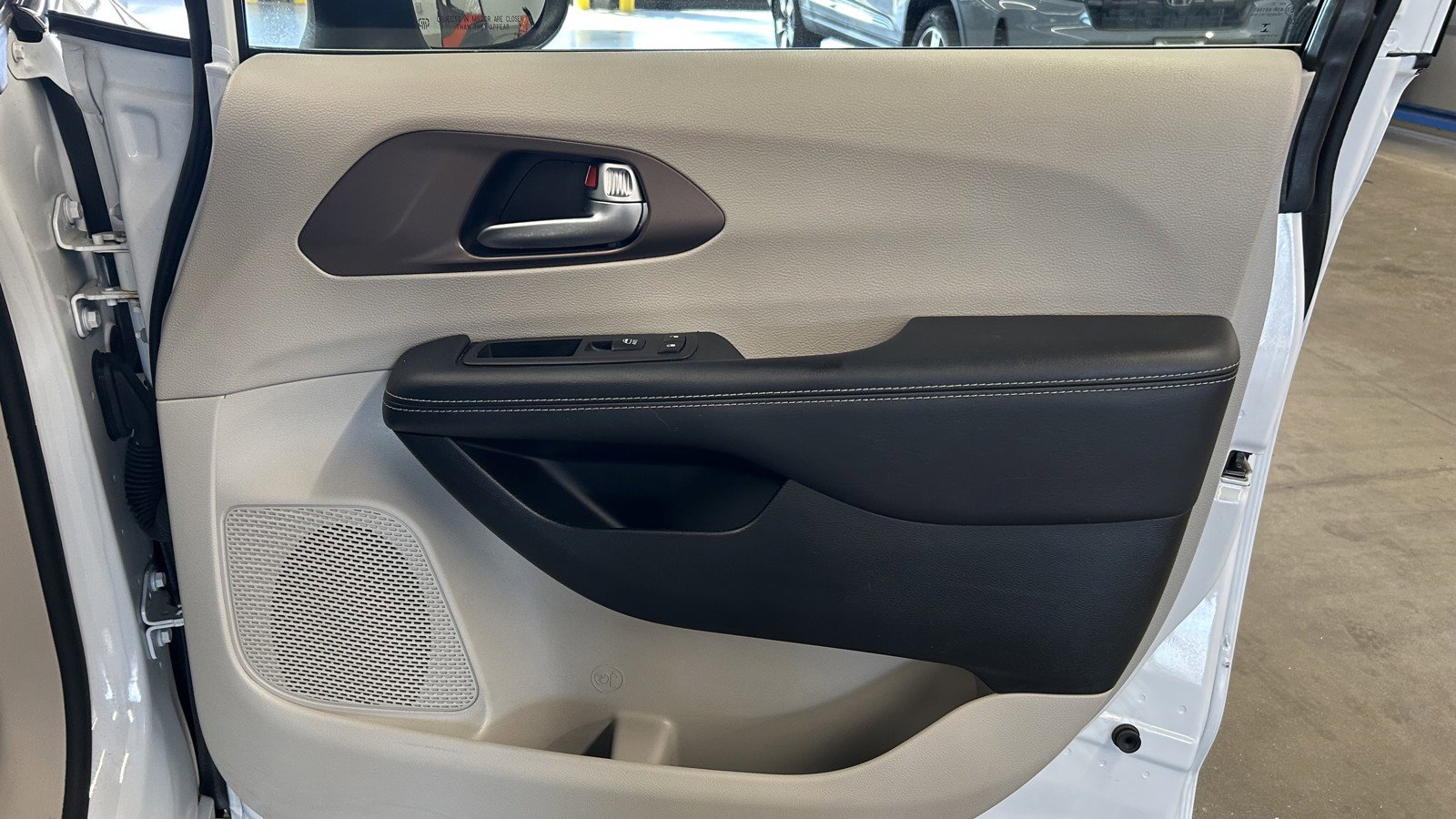 Used 2023 Chrysler Voyager LX image 18