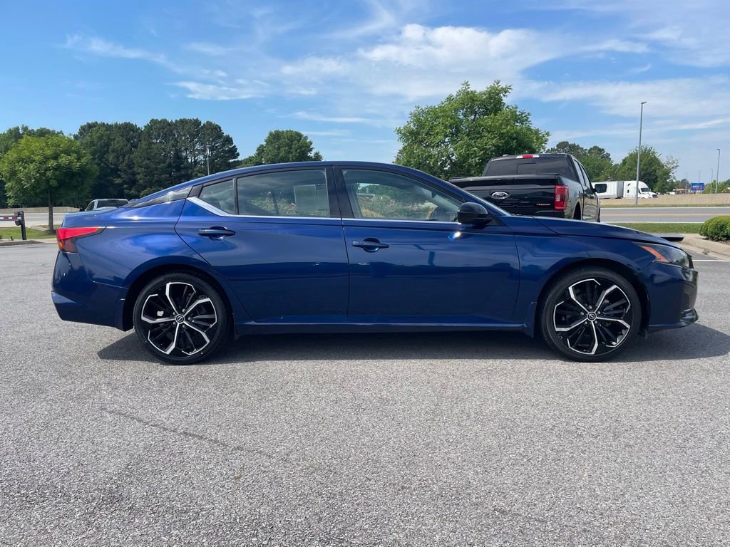 Used 2024 Nissan Altima 2.5 SR FWD image 7