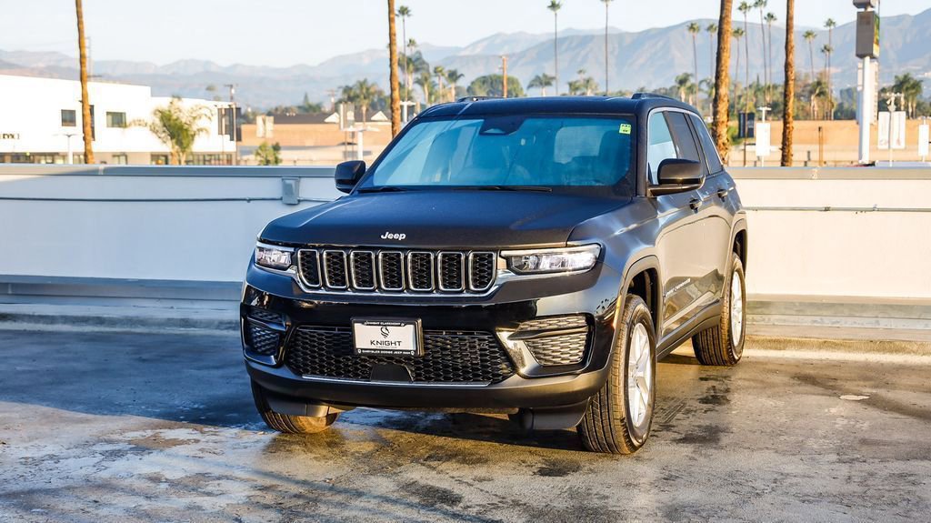 New 2025 Jeep Grand Cherokee Laredo X w/ Luxury Tech Group I image 4