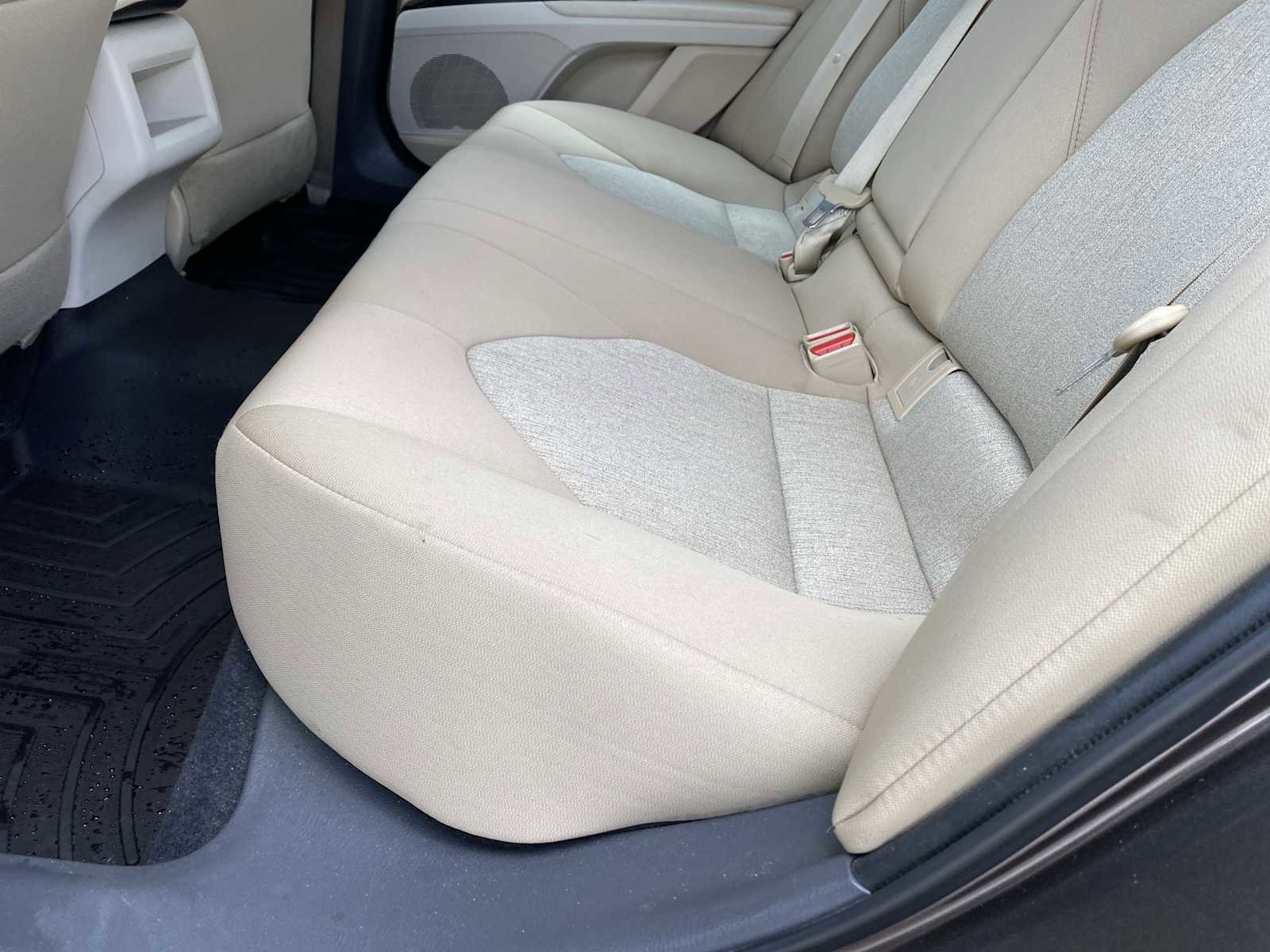 Used 2018 Toyota Camry LE w/ Moonroof Package image 28