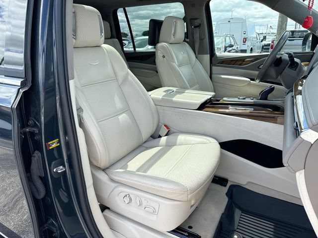 Used 2022 Cadillac Escalade ESV Premium Luxury Platinum AWD/4WD image 26