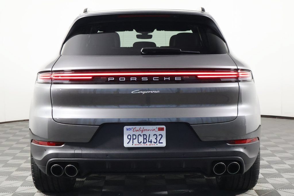 Used 2025 Porsche Cayenne AWD/4WD image 5