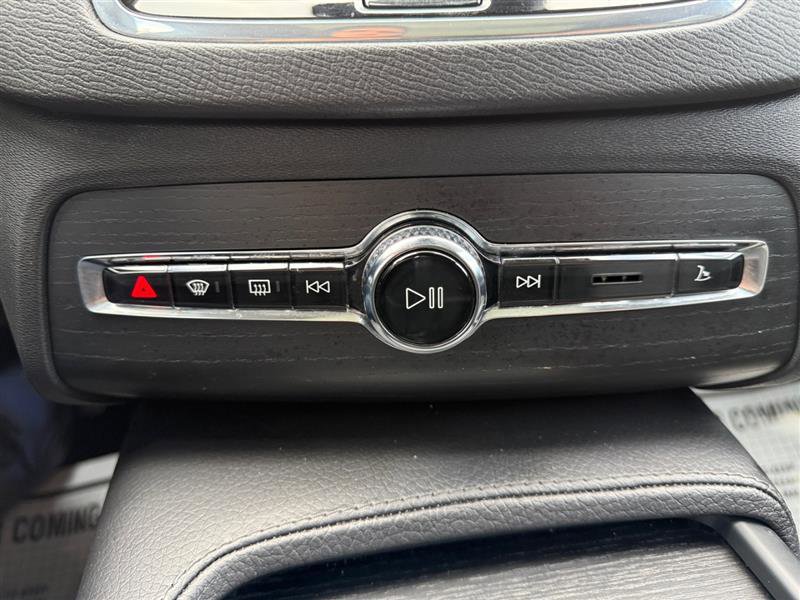 Used 2020 Volvo XC90 T6 Momentum w/ Protection Package image 24