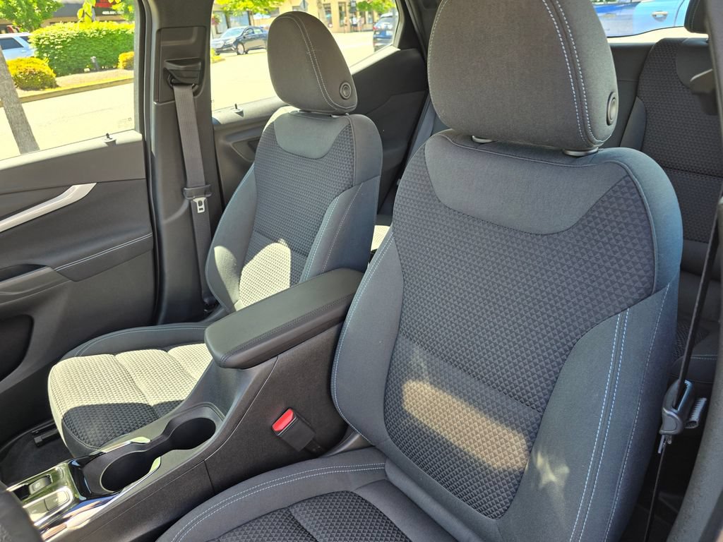 Used 2022 Chevrolet Bolt EUV LT w/ Comfort Package FWD image 21