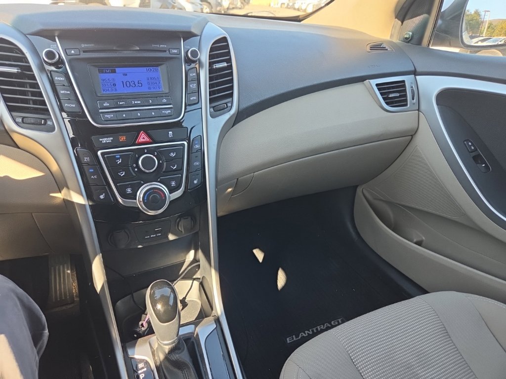 Used 2016 Hyundai Elantra GT FWD image 14
