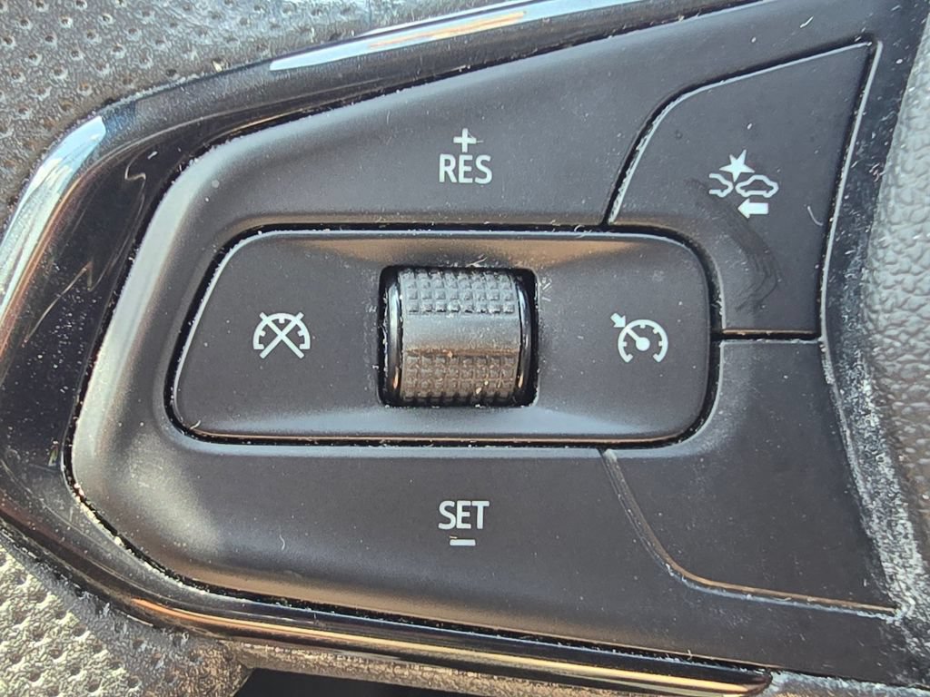 Used 2025 Chevrolet Trax LT FWD image 23
