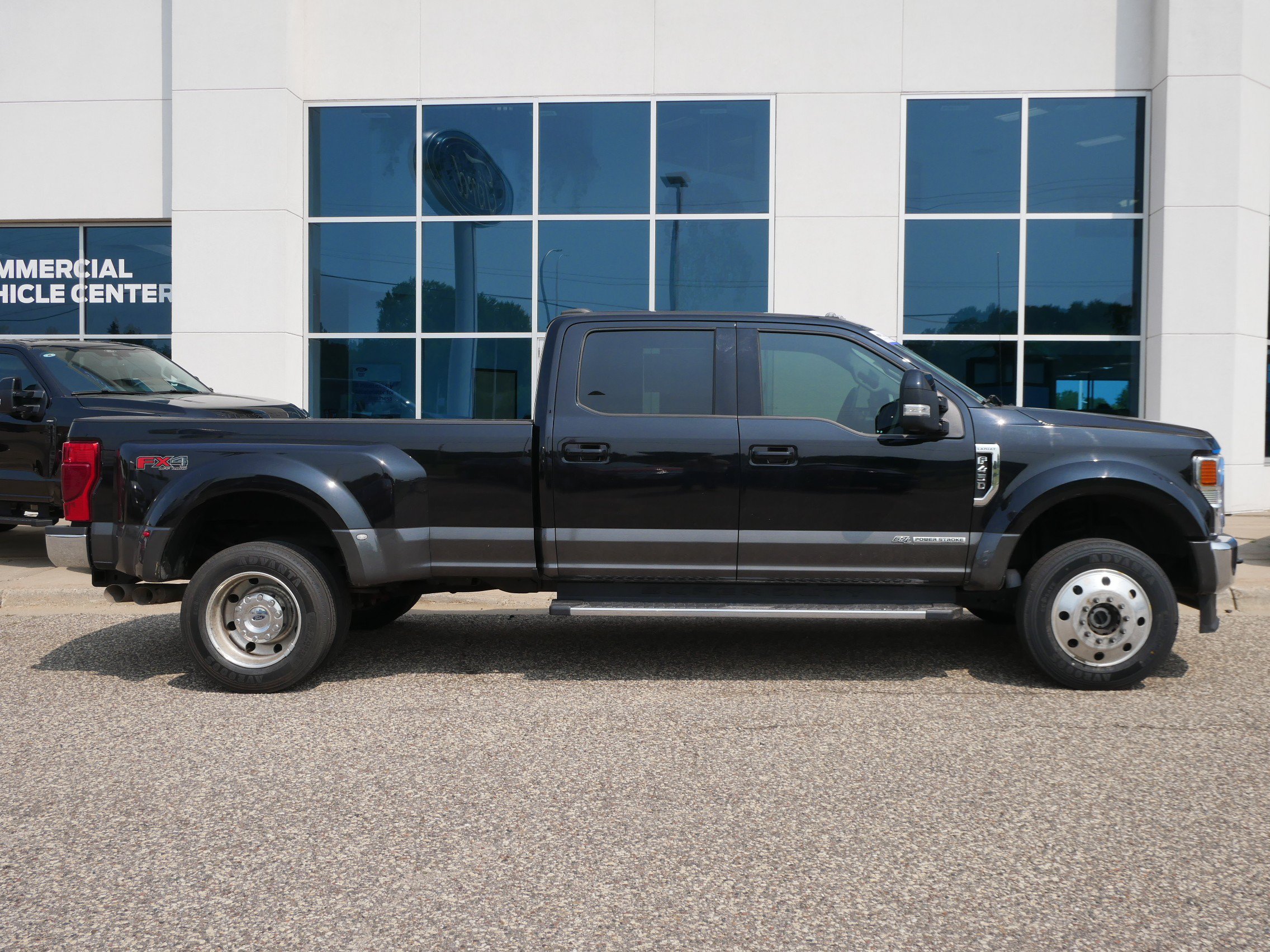 Certified 2020 Ford F450 Lariat w/ Lariat Value Package AWD/4WD image 2