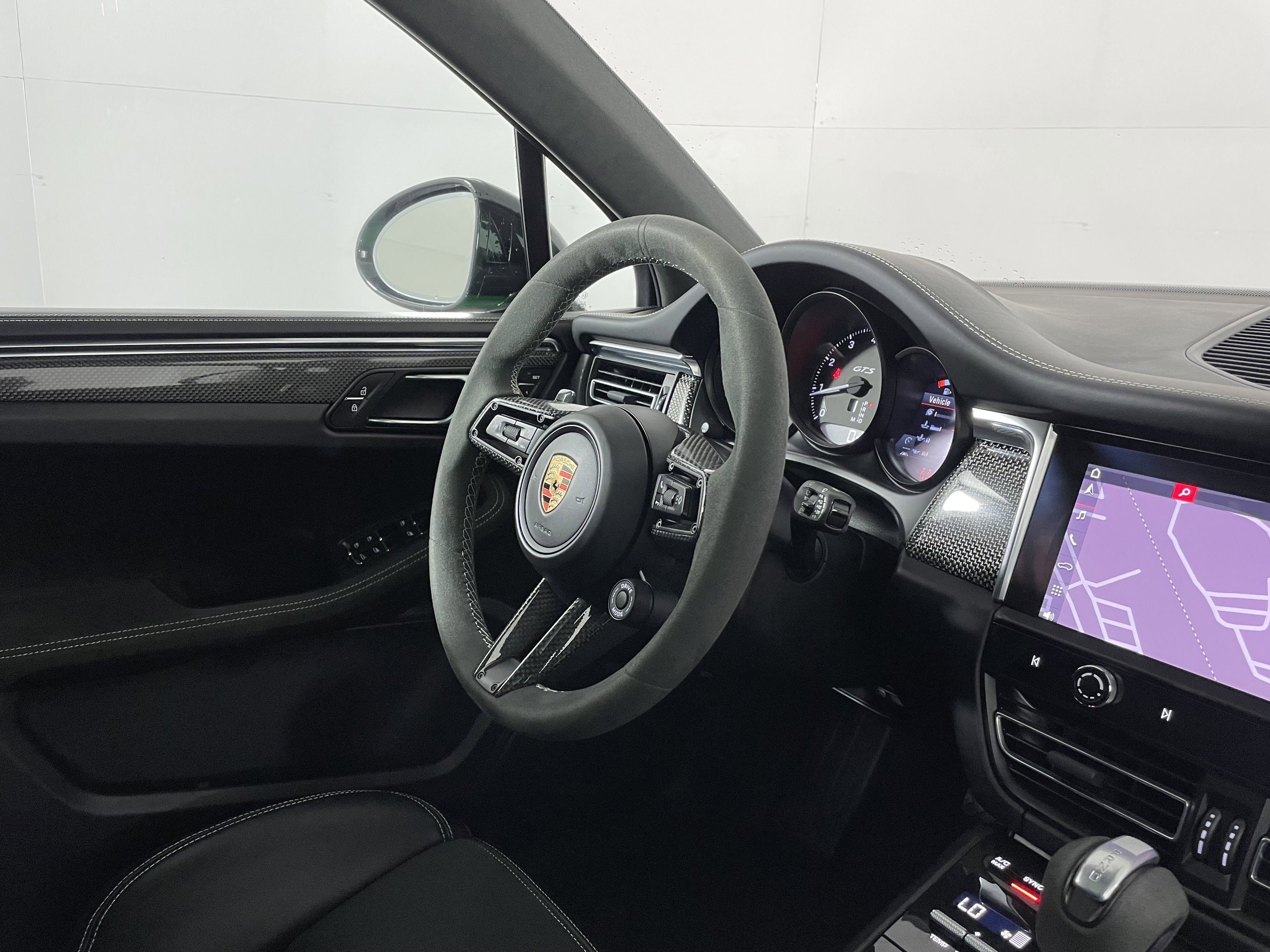 Certified 2025 Porsche Macan GTS image 12