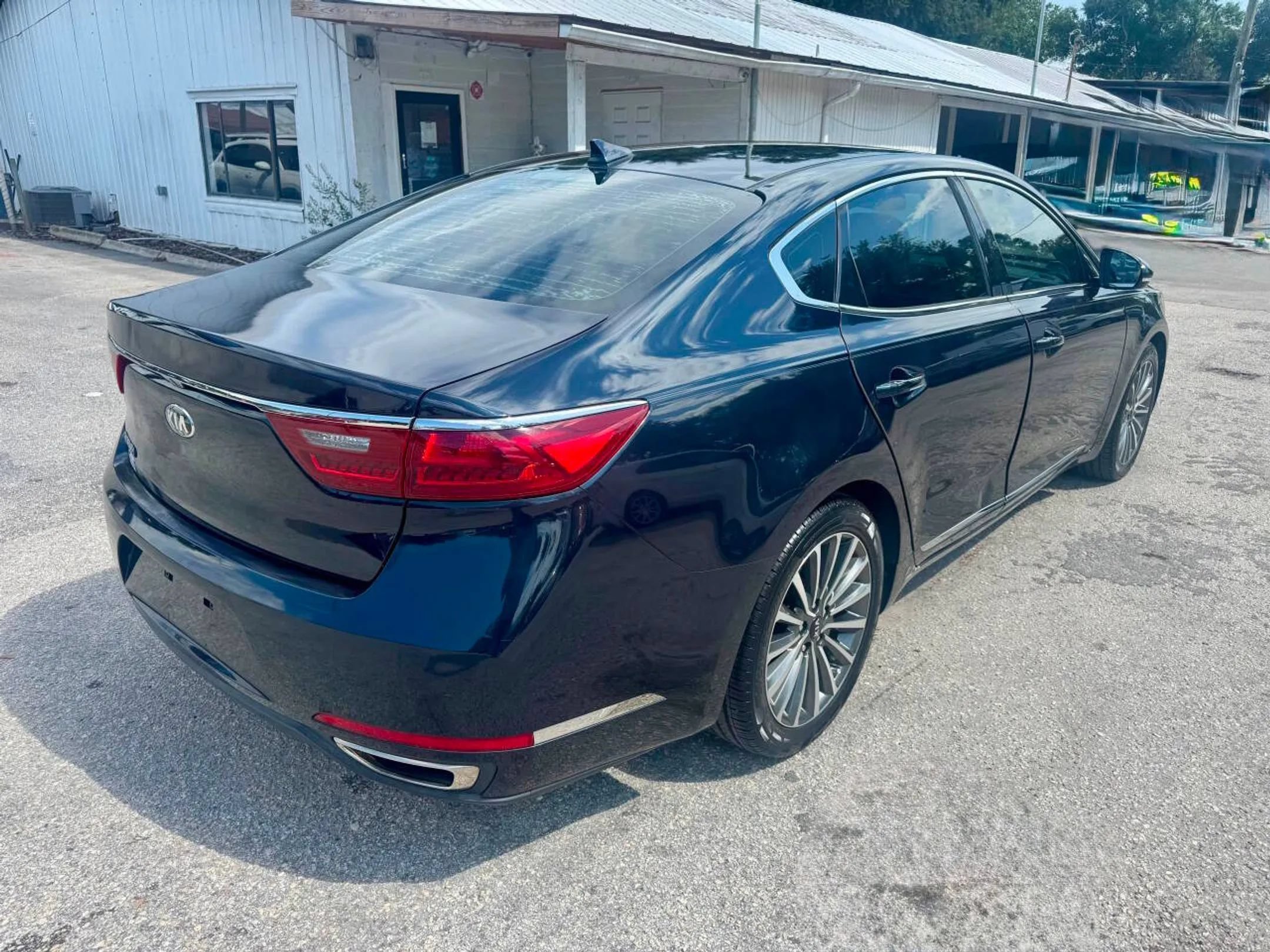 Used 2017 Kia Cadenza Premium FWD image 12