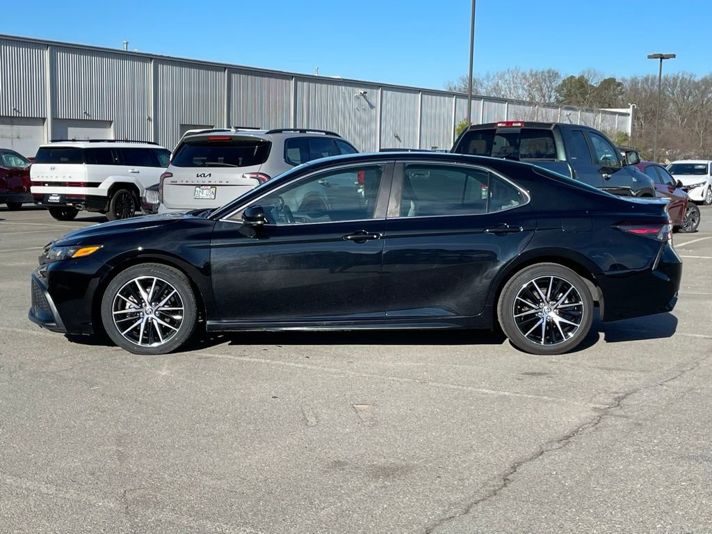 Used 2023 Toyota Camry SE FWD image 4