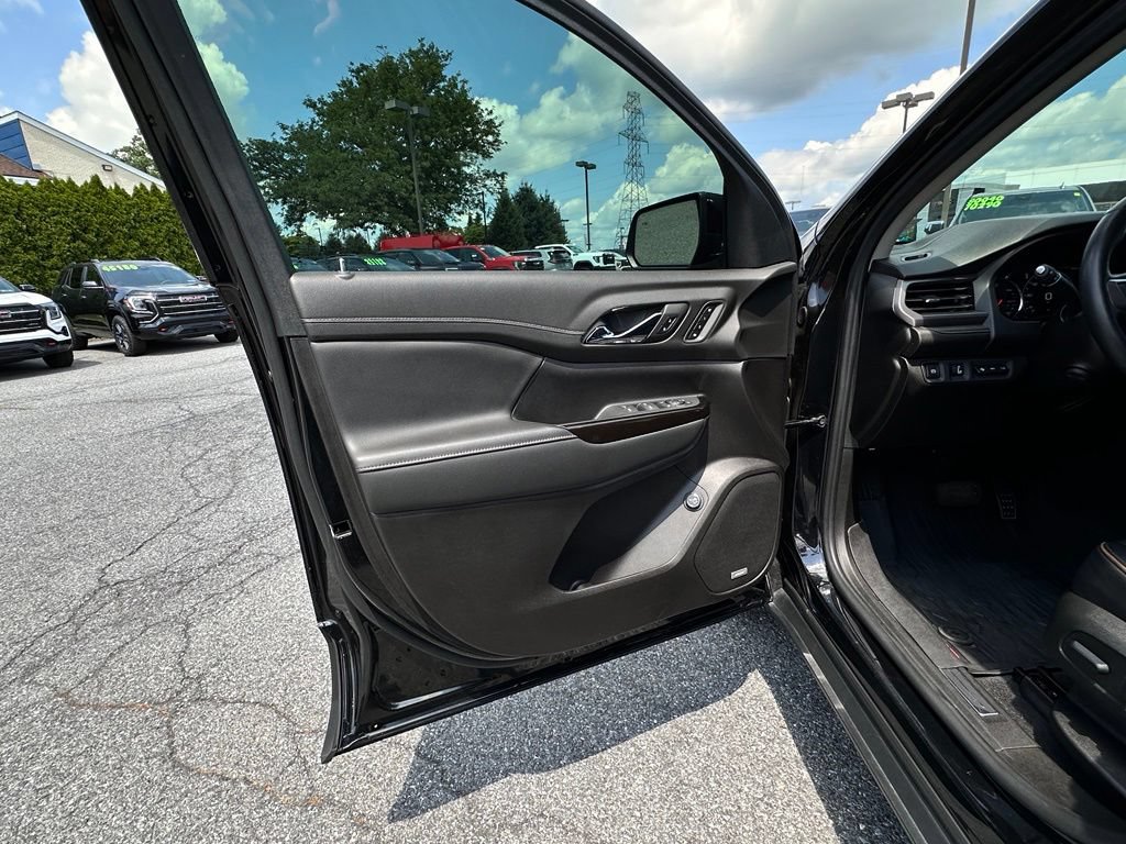 Used 2022 GMC Acadia AT4 w/ Technology Package AWD/4WD image 24