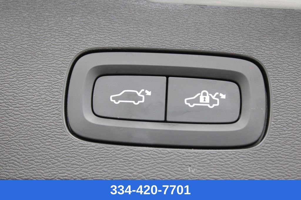 Used 2025 Volvo V60 B5 Cross Country Plus image 32