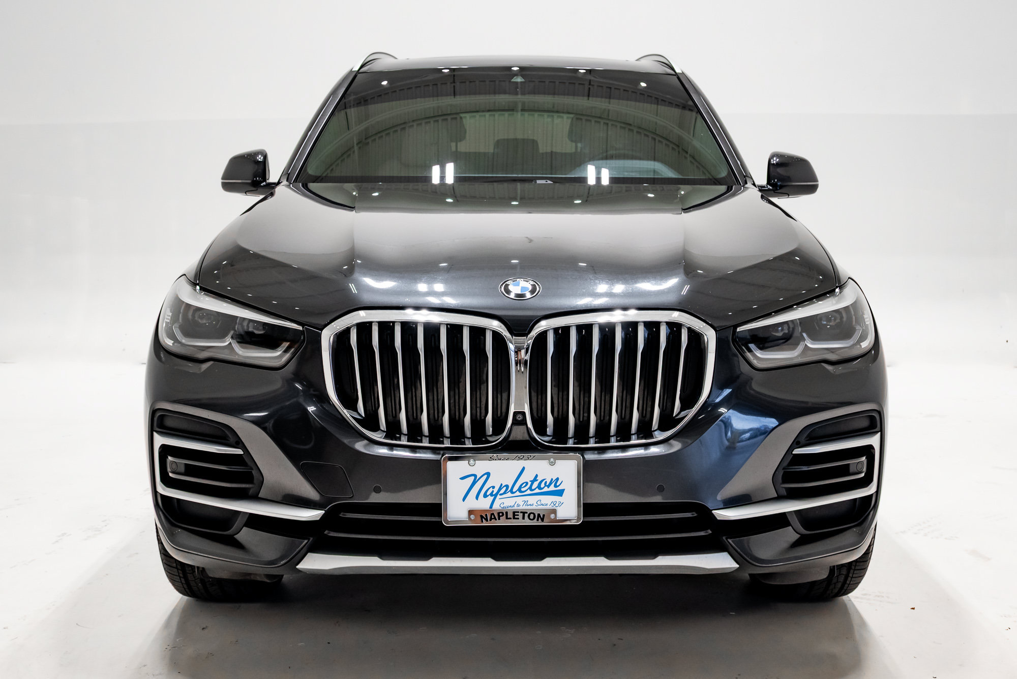 Used 2022 BMW X5 xDrive40i w/ Premium Package AWD/4WD image 4