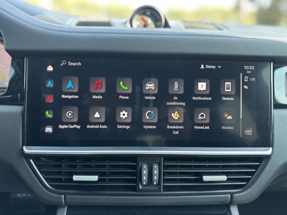 Used 2022 Porsche Cayenne Platinum Edition image 30