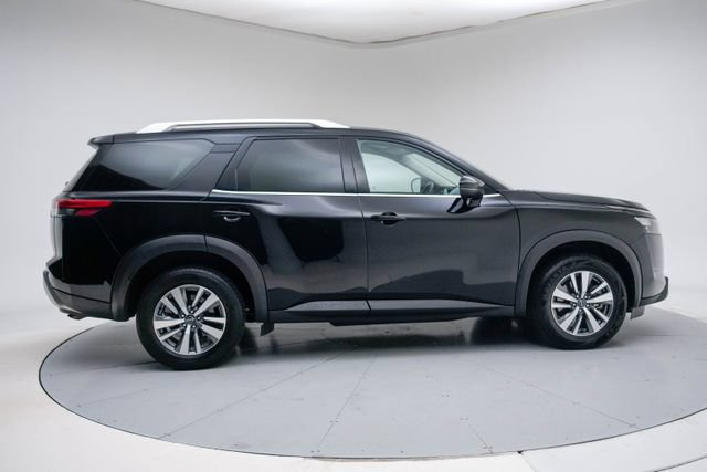 Used 2025 Nissan Pathfinder SL FWD image 9