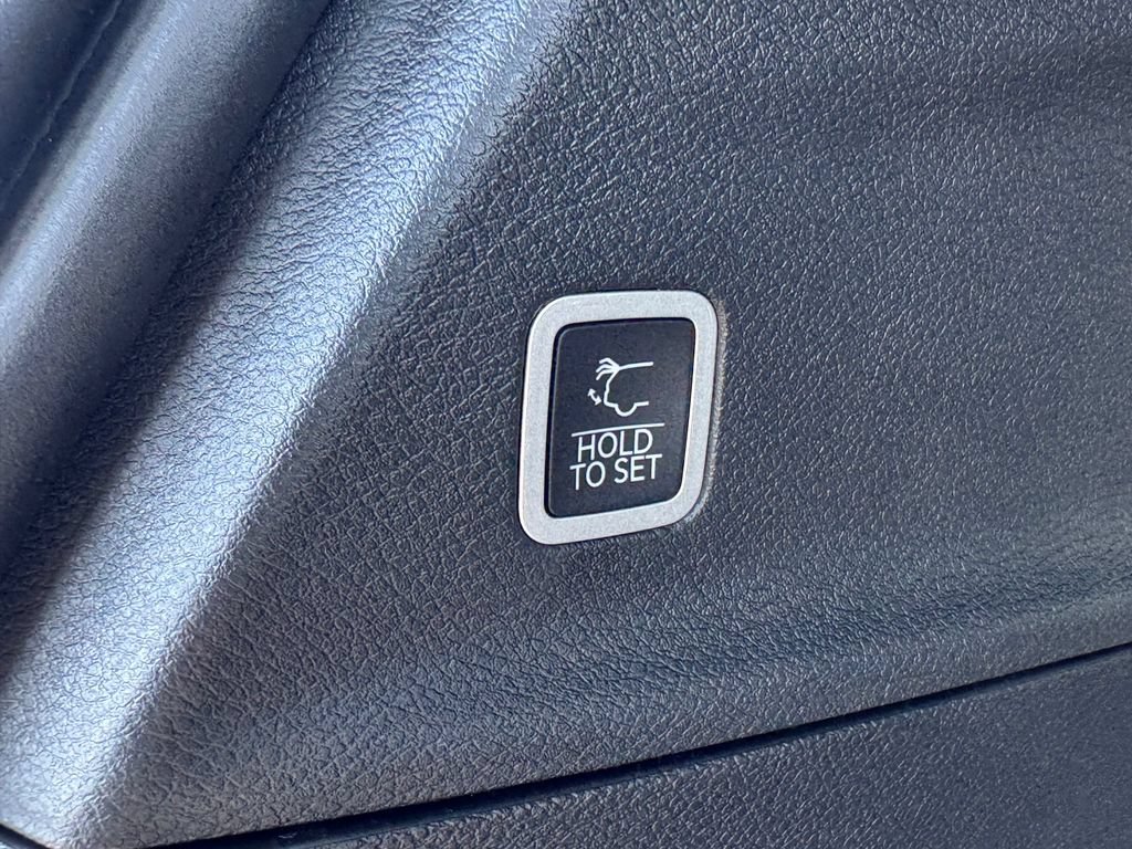 New 2027 Chrysler Pacifica Limited FWD image 15