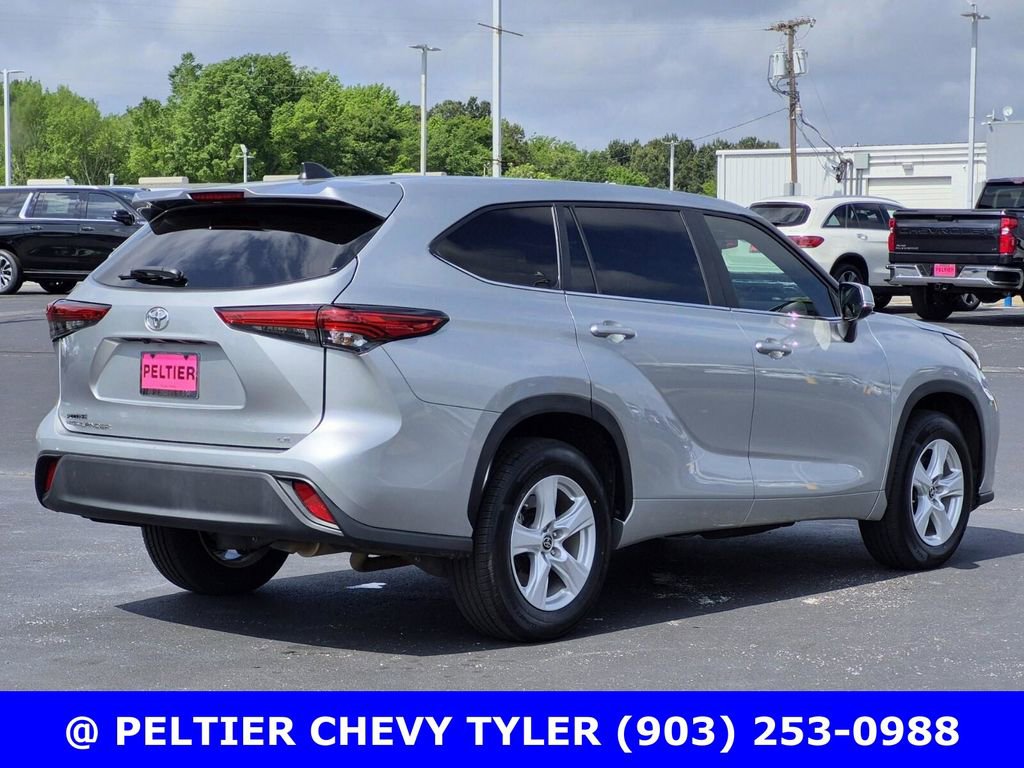 Used 2023 Toyota Highlander LE FWD image 6