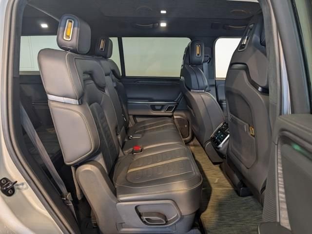 Used 2024 Rivian R1S Adventure image 27