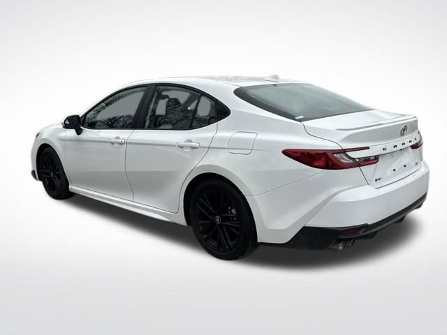 Used 2025 Toyota Camry SE image 3