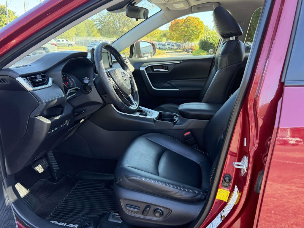 Used 2019 Toyota RAV4 XLE Premium w/ Cold Weather Package AWD/4WD image 16