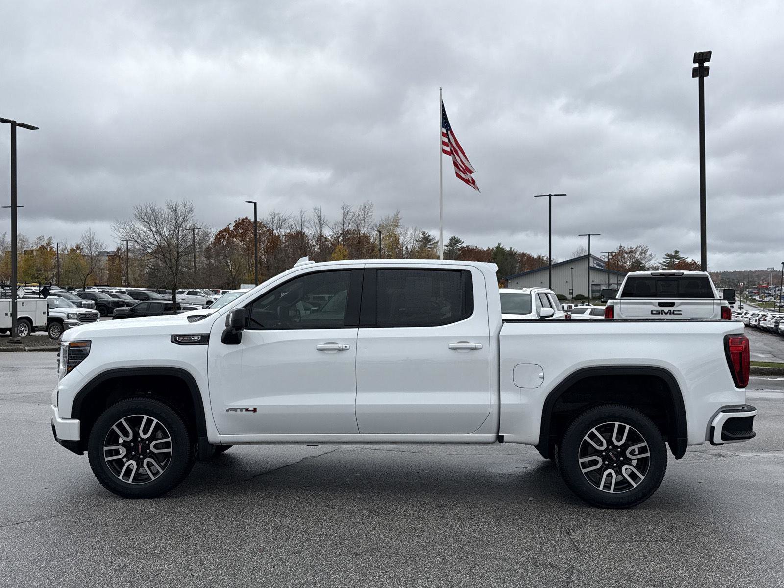 Used 2024 GMC Sierra 1500 AT4 w/ Technology Package image 8
