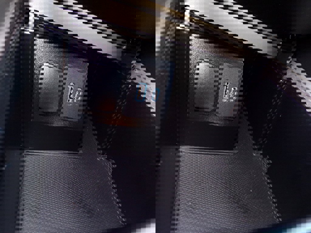 Used 2020 Ford Explorer XLT w/ Equipment Group 202A image 23