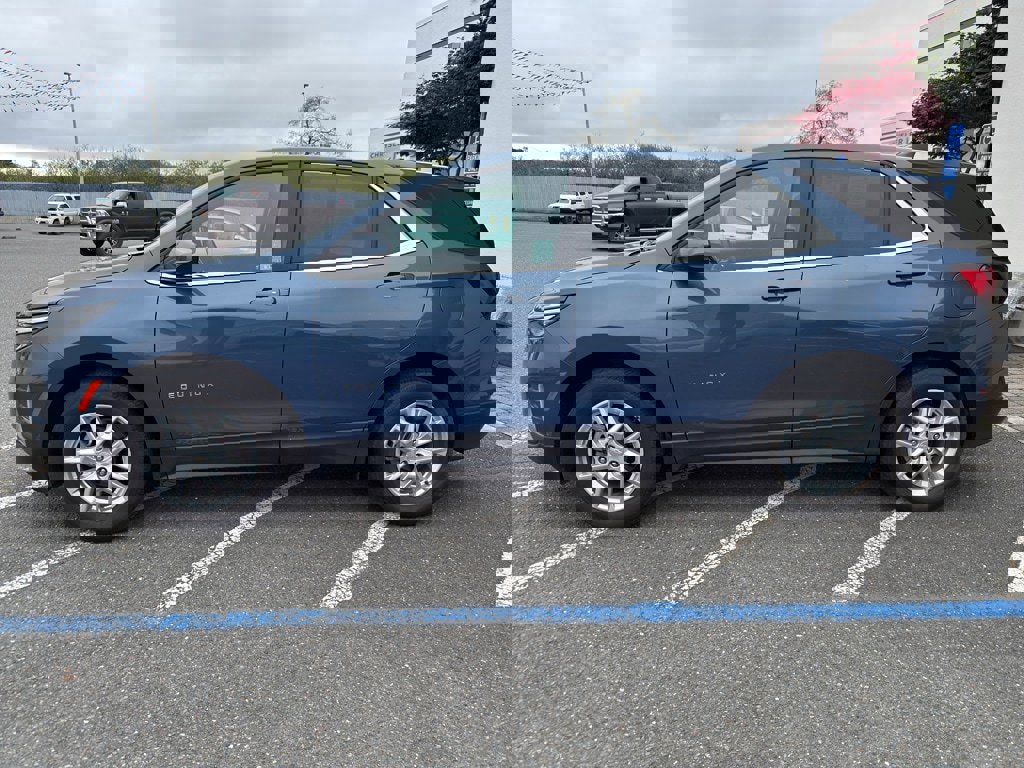 Used 2024 Chevrolet Equinox LT image 2