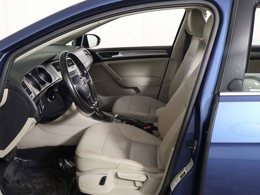 Used 2016 Volkswagen Golf Limited Edition image 25