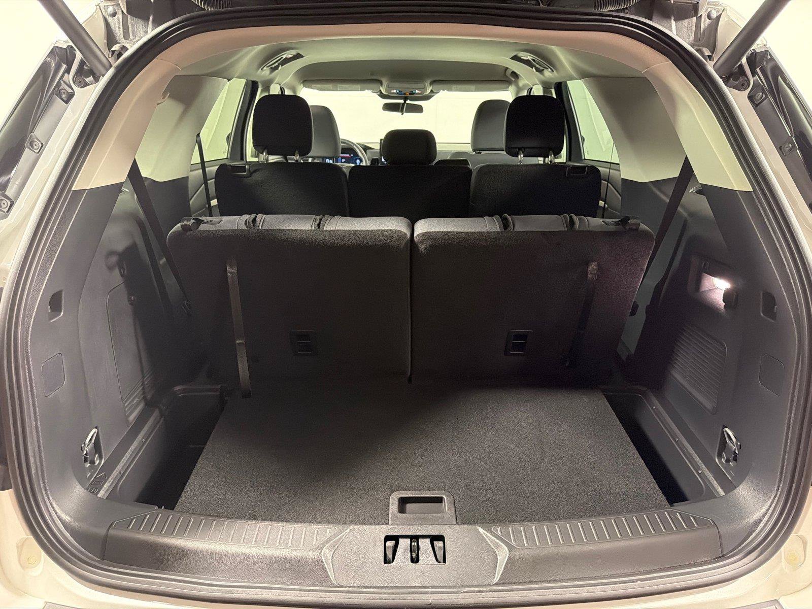 Used 2025 Ford Explorer Active RWD image 18