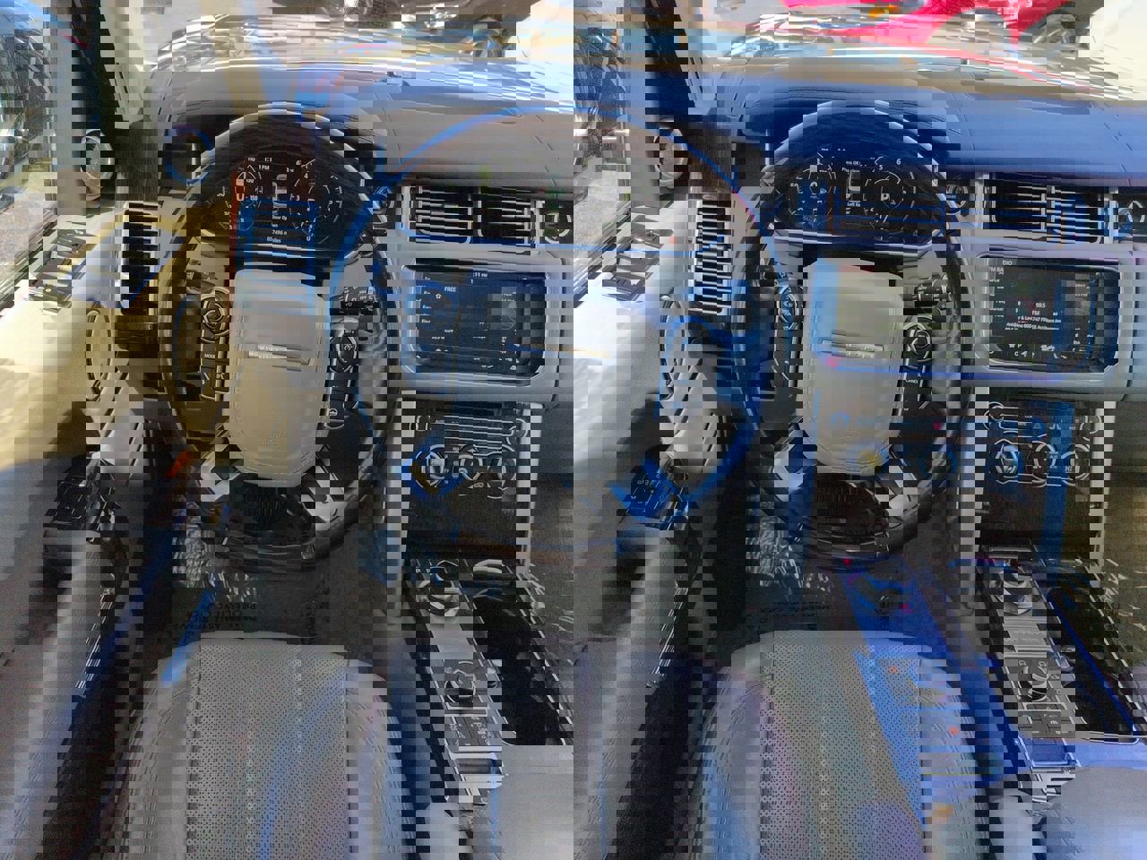 Used 2017 Land Rover Range Rover HSE image 15