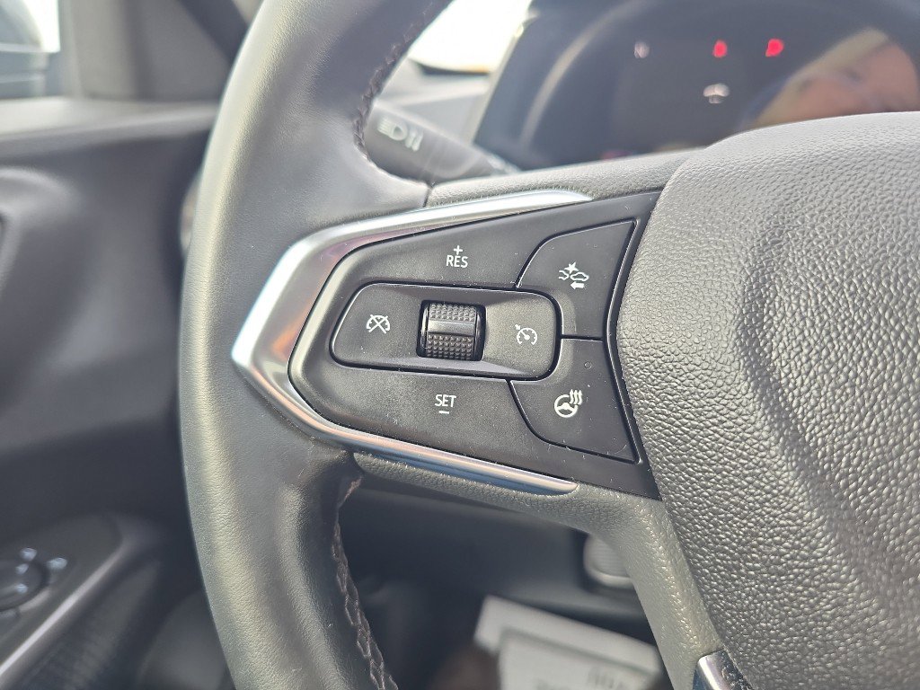 Used 2025 Chevrolet Trax ACTIV w/ Sunroof Package image 24