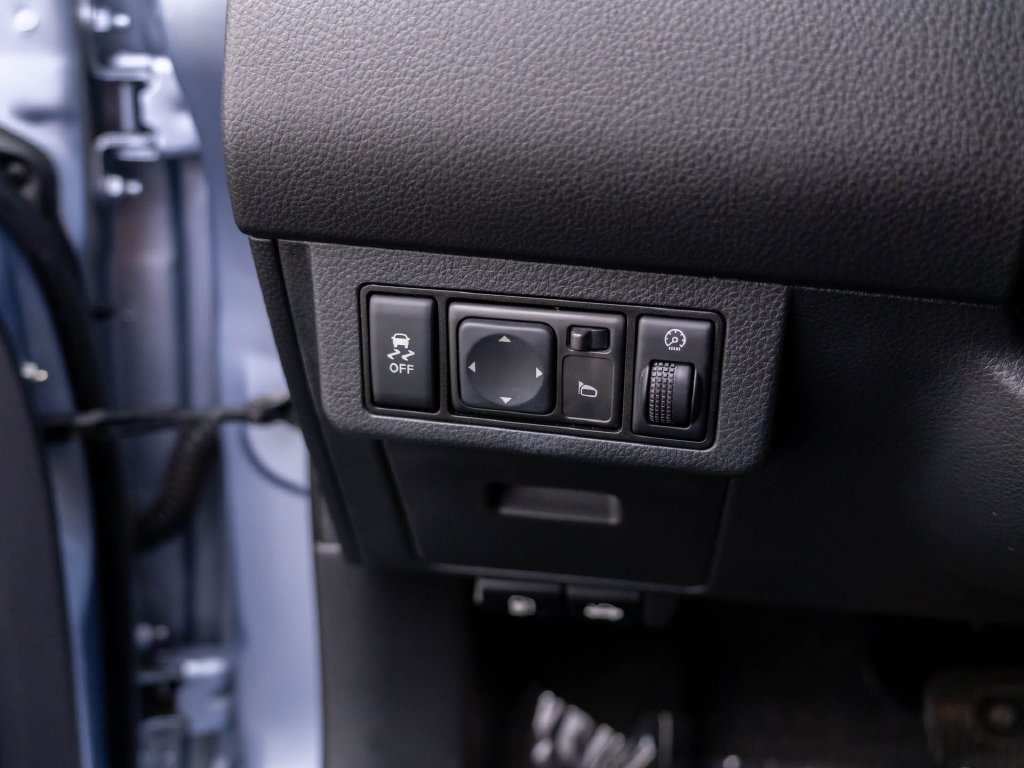 Used 2012 Nissan Versa 1.8 S w/ Plus Pkg FWD image 21