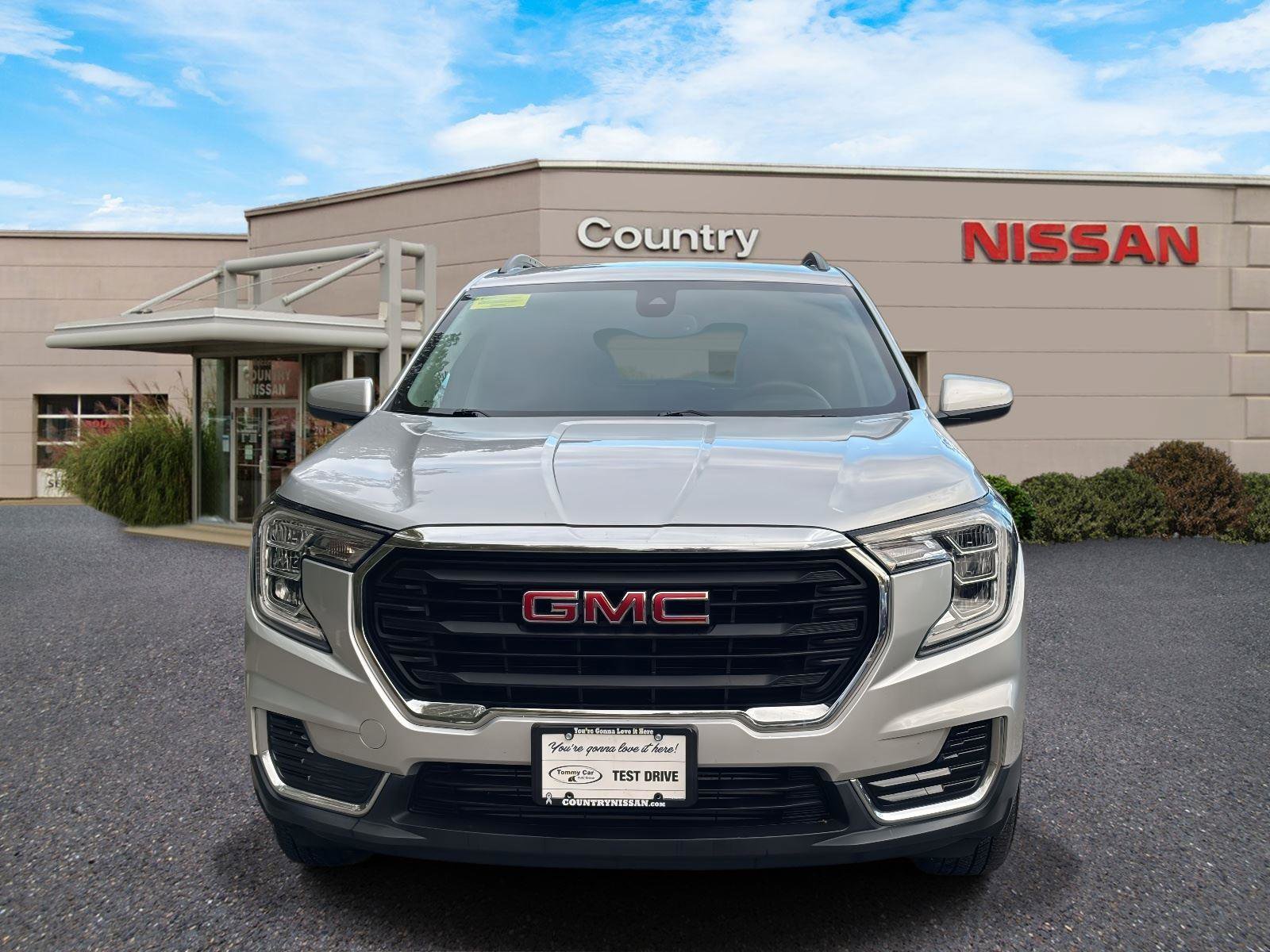 Used 2022 GMC Terrain SLE w/ Driver Convenience Package image 2