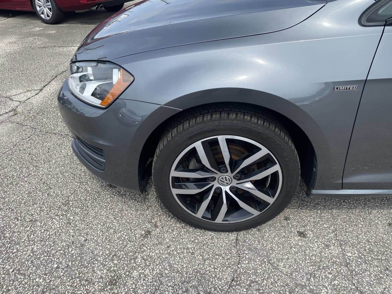 Used 2016 Volkswagen Golf Limited Edition image 9