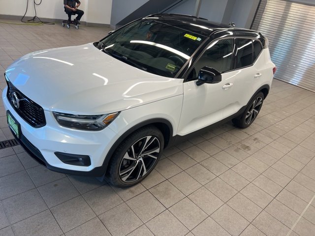 Used 2021 Volvo XC40 T5 R-Design w/ Protection Package Premier image 3