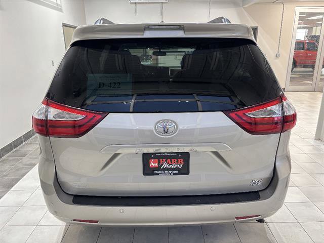 Used 2017 Toyota Sienna Limited image 3