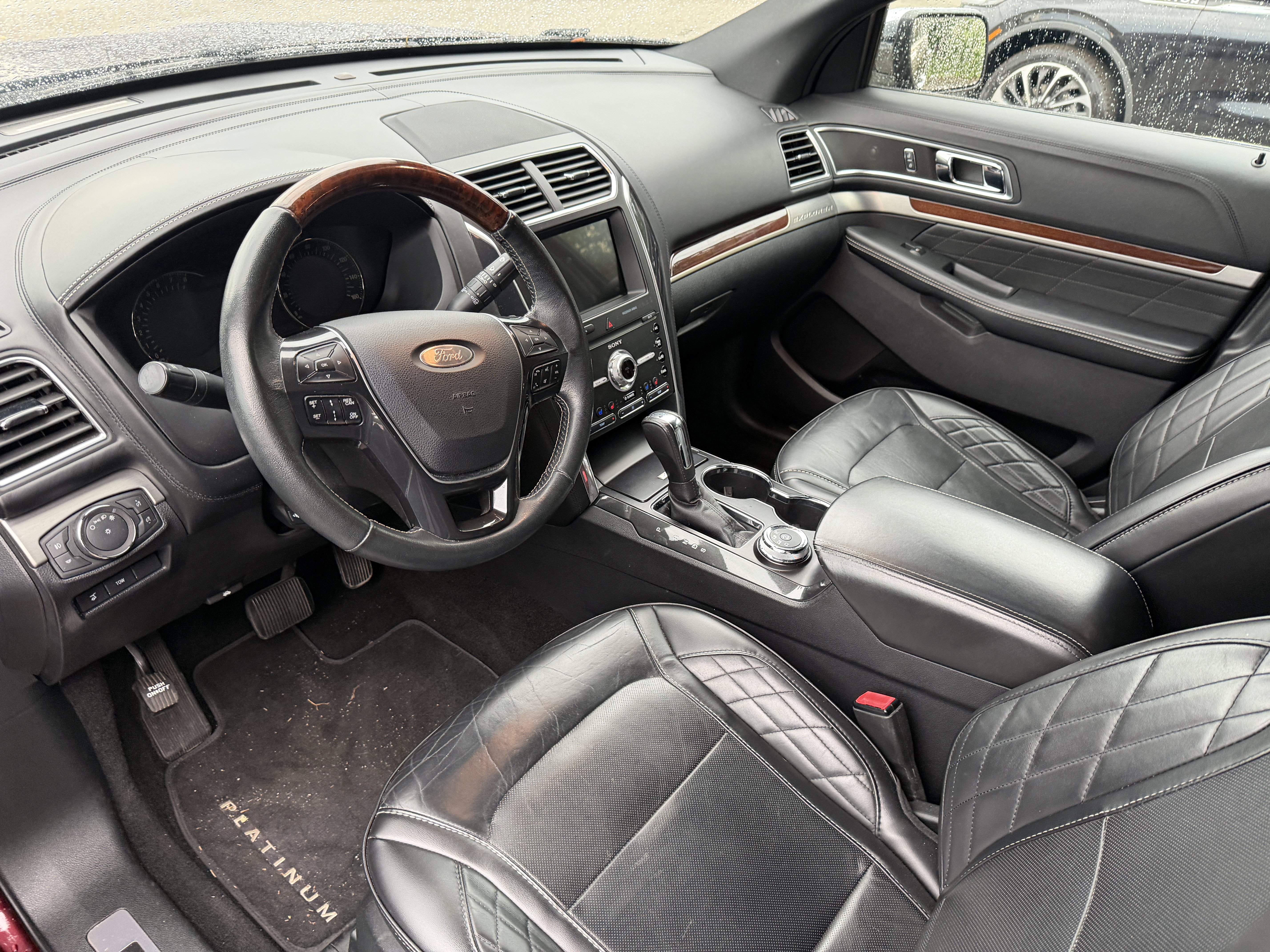 Used 2019 Ford Explorer Platinum AWD/4WD image 3