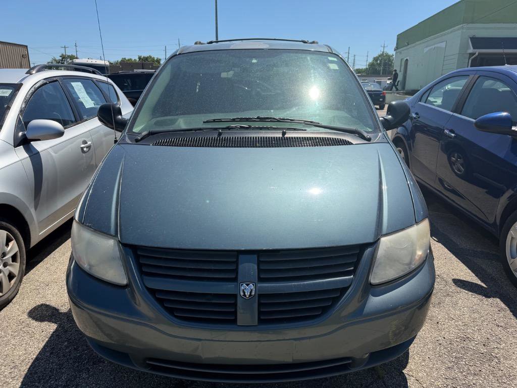 Used 2006 Dodge Caravan SXT w/ Popular Equipment Group I FWD image 2