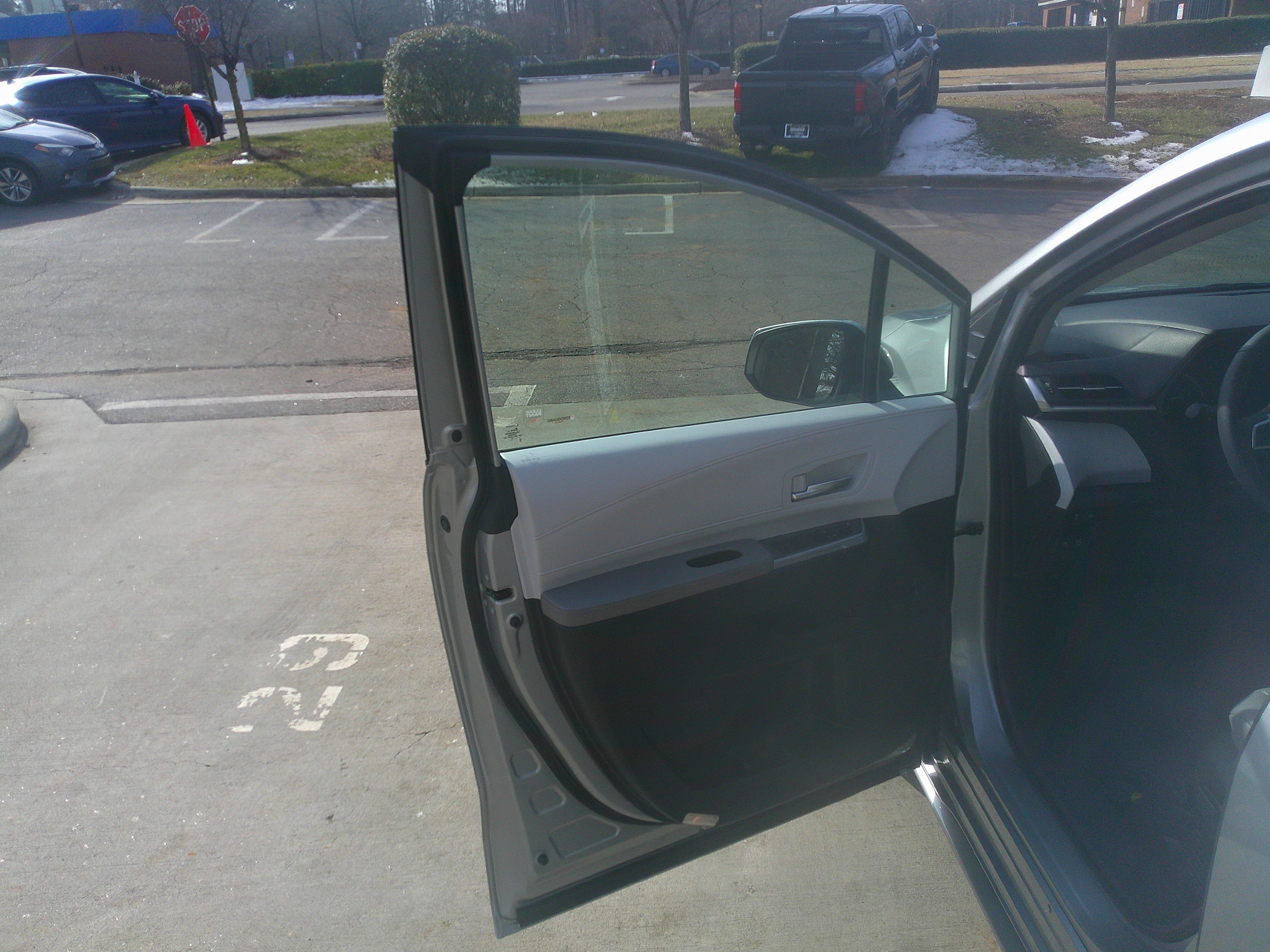 Used 2025 Toyota Sienna XLE image 17