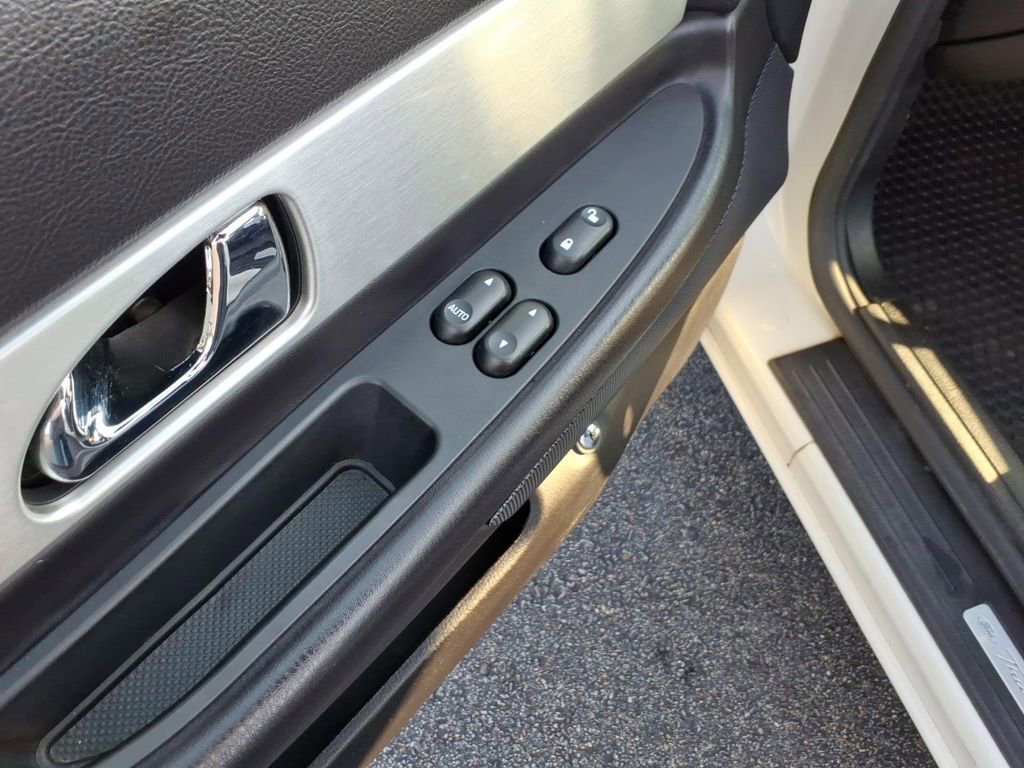 Used 2003 Ford Thunderbird RWD image 8