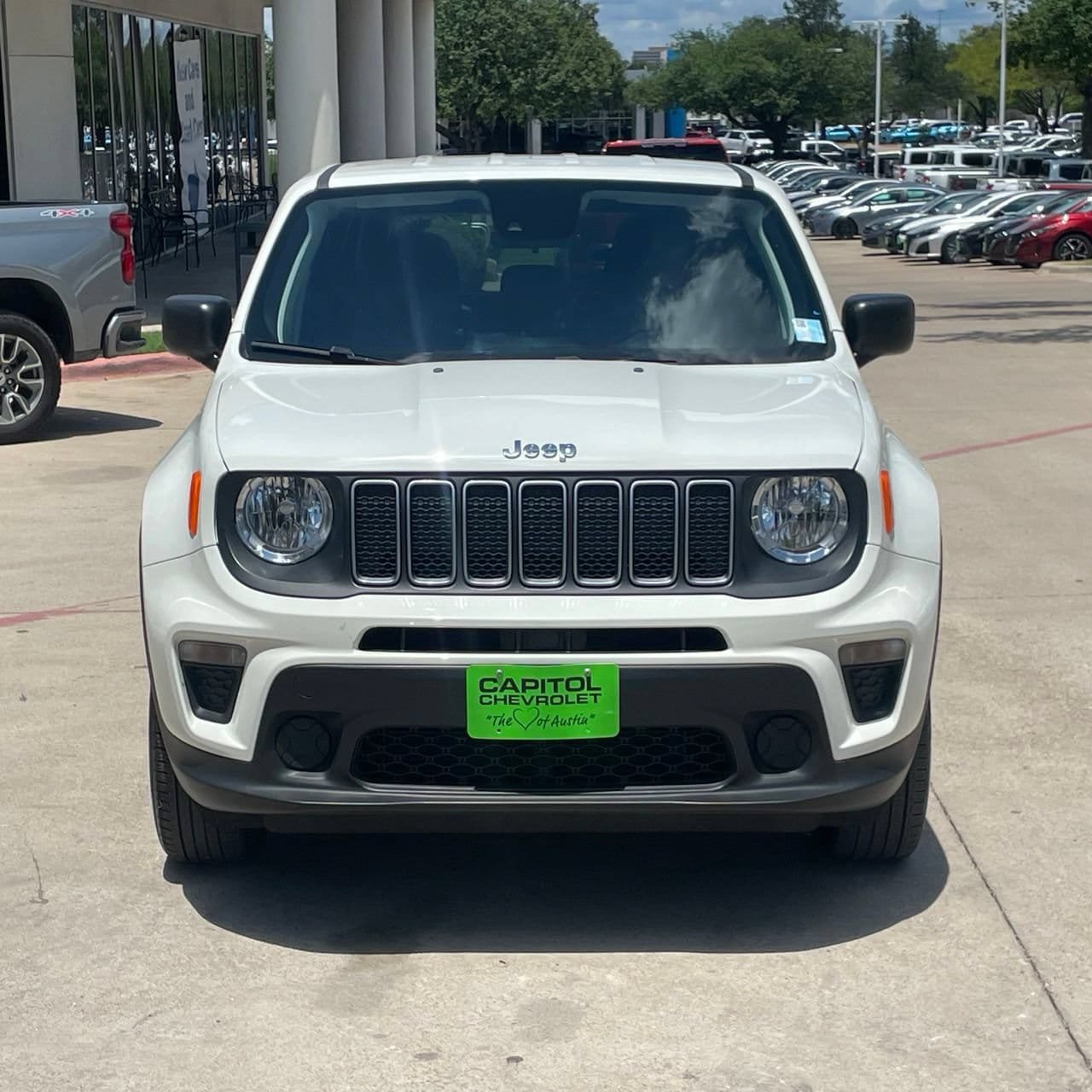 Used 2023 Jeep Renegade Latitude AWD/4WD image 6
