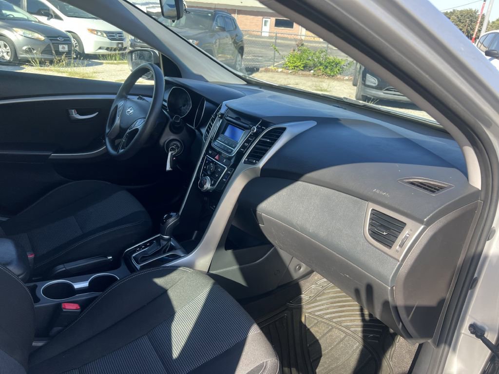 Used 2017 Hyundai Elantra GT image 16