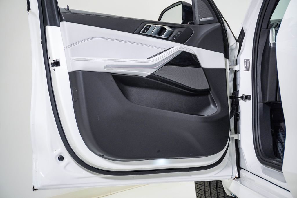 Used 2024 BMW X5 xDrive40i w/ M Sport Package image 26