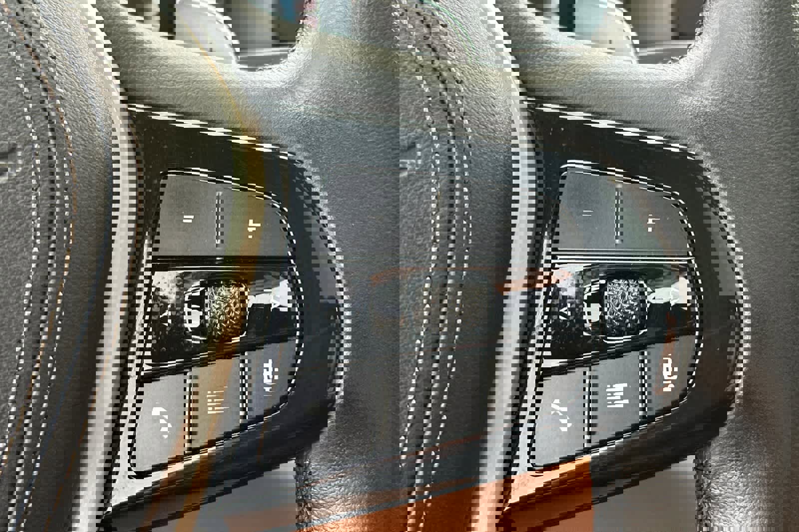 Certified 2023 BMW 530e 530e w/ Convenience Package image 27