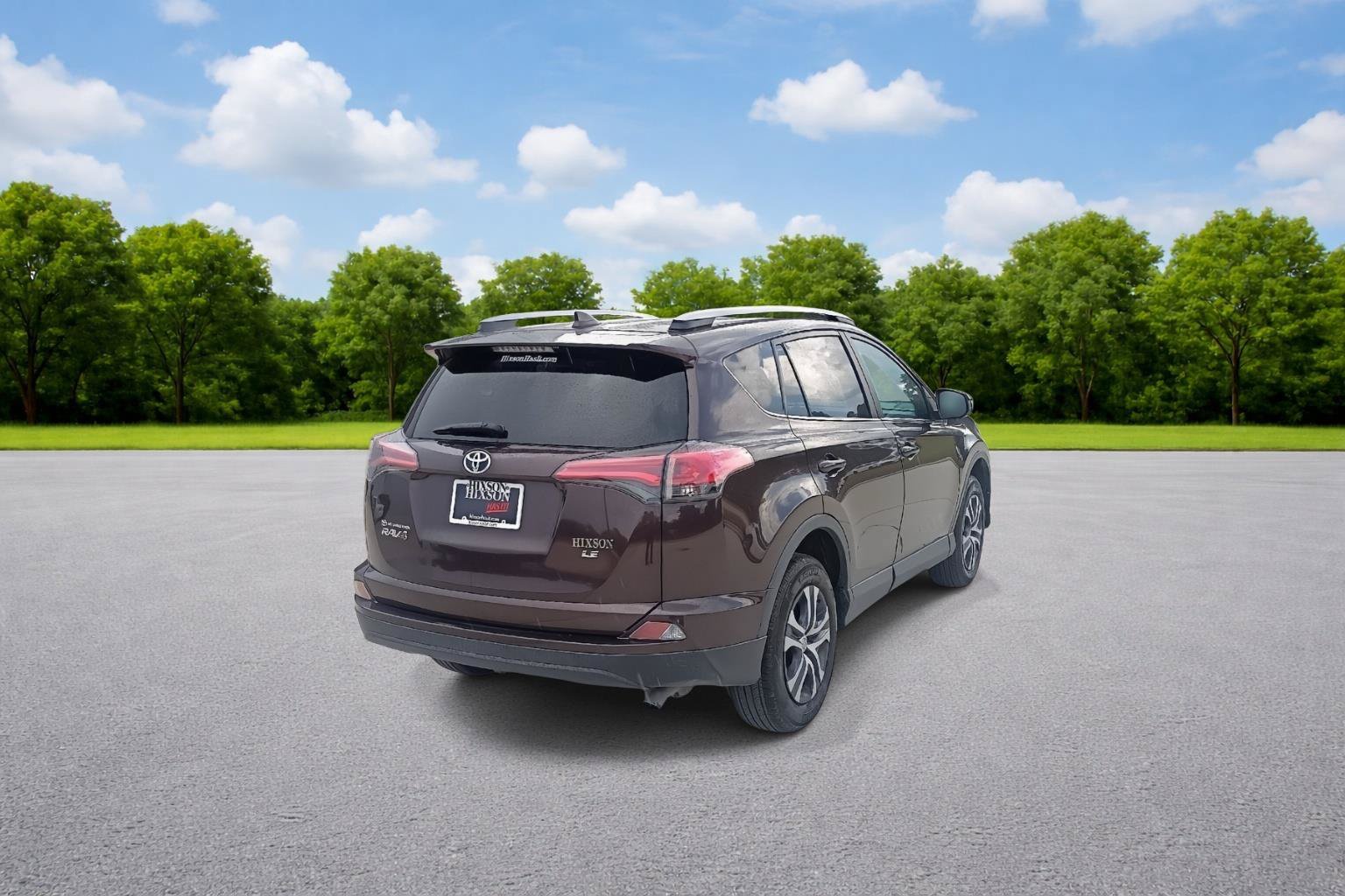 Used 2017 Toyota RAV4 LE FWD image 7