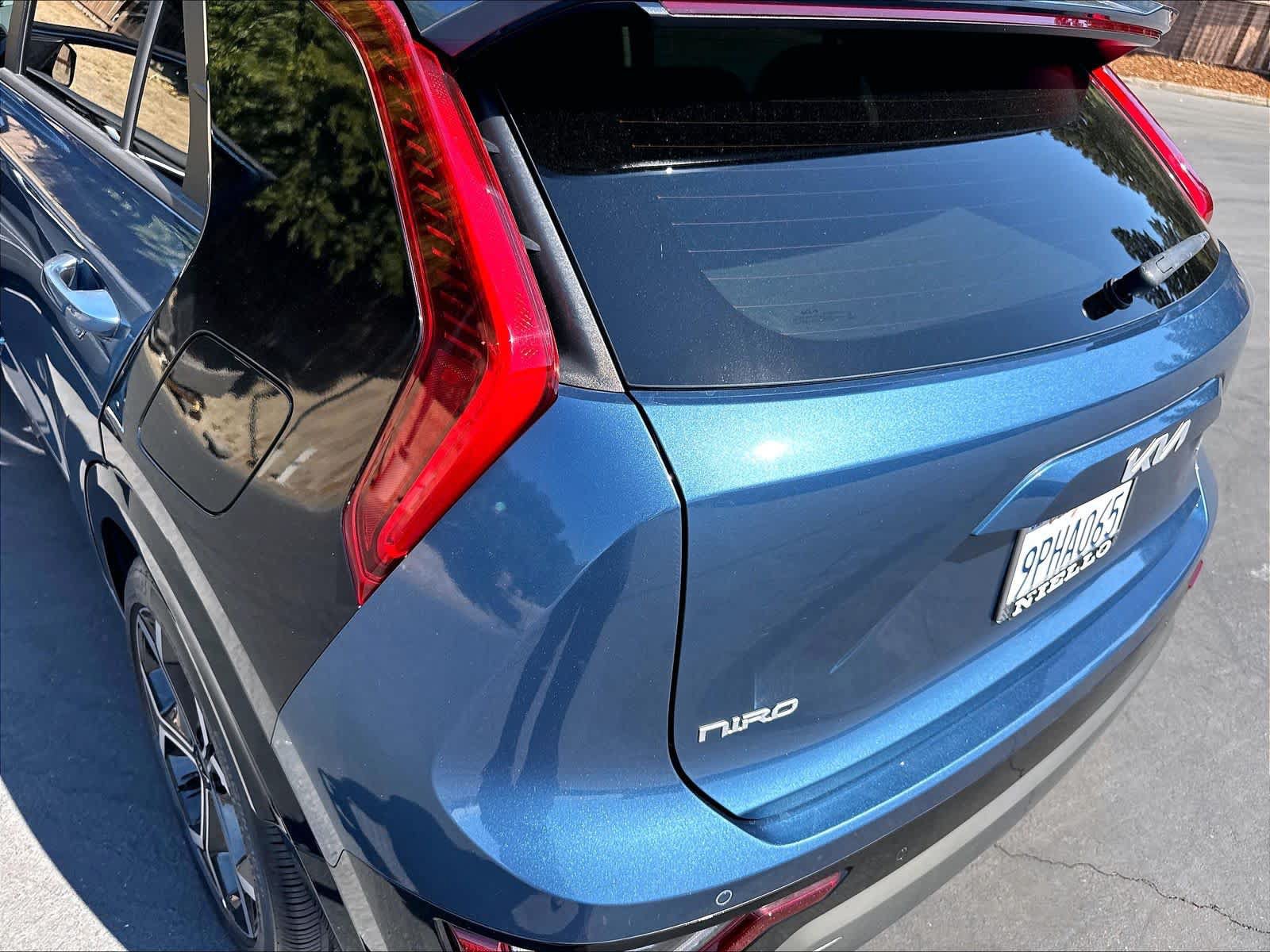 Used 2024 Kia Niro SX Touring FWD image 32
