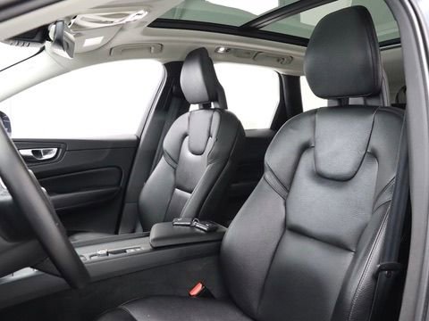 Used 2018 Volvo XC60 T6 Momentum w/ Vision Package image 13