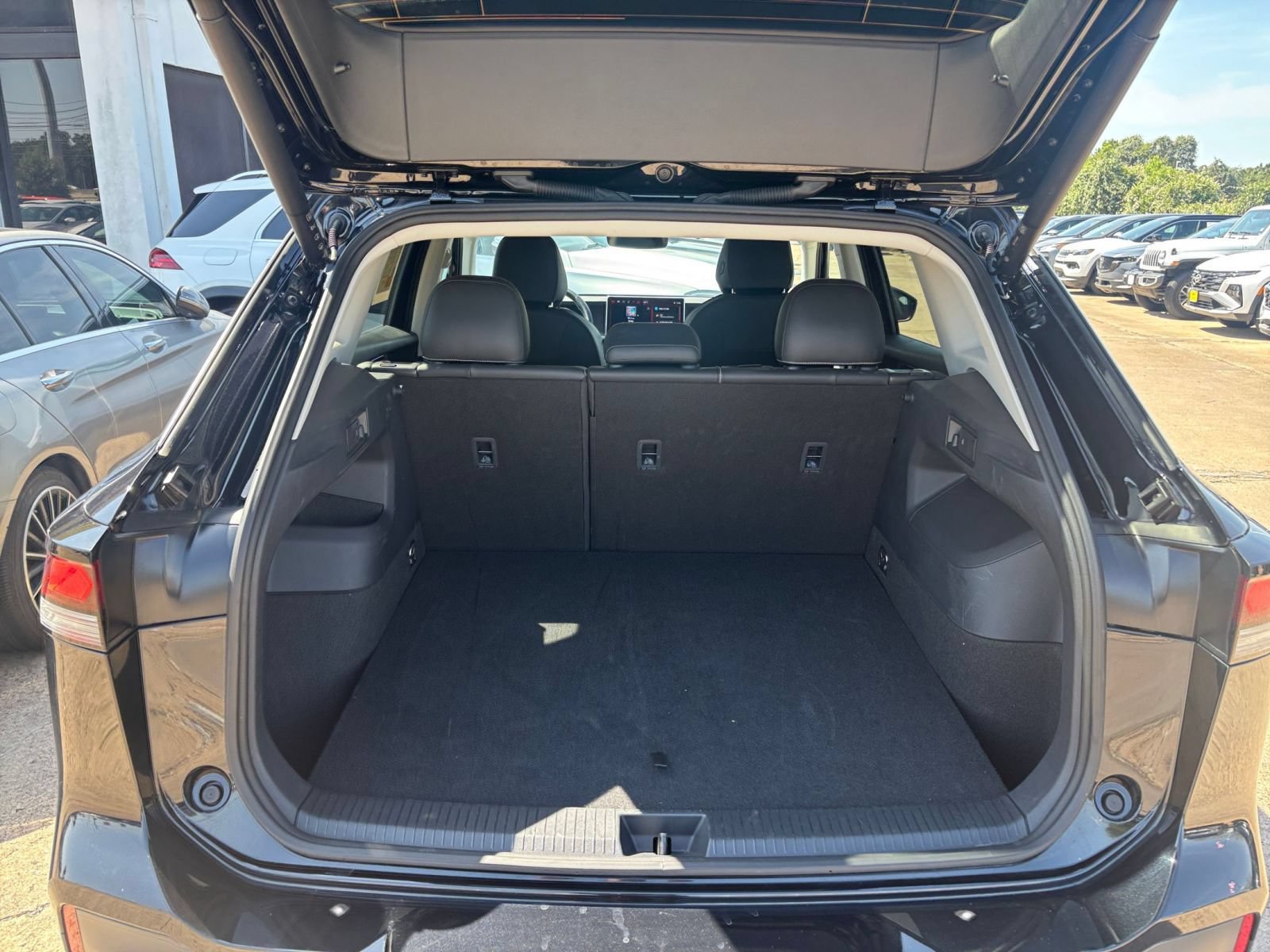 Used 2026 Volkswagen Tiguan SE AWD/4WD image 32
